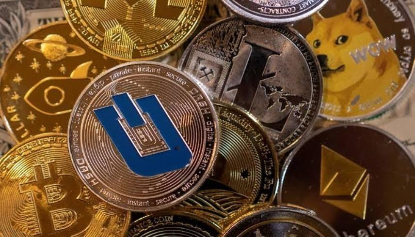 4.9% من المشاركين سبق لهم امتلاك بيتكوين أو غيرها من العملات المشفرة (رويترز)