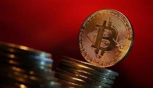 "البيتكوين" تحلق فوق 77 ألف دولار بدعم السندات وتشريعات ترامب