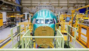 الطيران الأمريكي يأمر بفحص "بوينغ 737 ماكس" بسبب هيكل الطائرة 