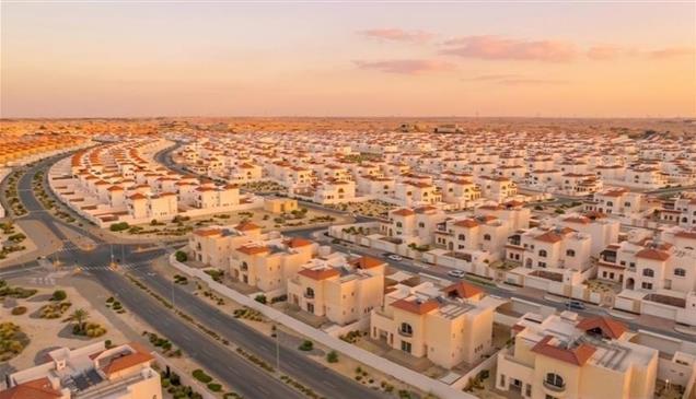 أبوظبي تعزز خيارات السكن عبر تمكين المواطنين من شراء أراضٍ قرب ذويهم
