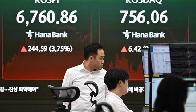  الأسواق الآسيوية تتراجع مع ترقب "جاكسون هول" وتقلب عوائد السندات الأمريكية