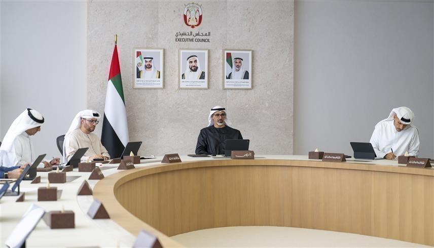 خالد بن محمد بن زايد خلال الاجتماع (وام)