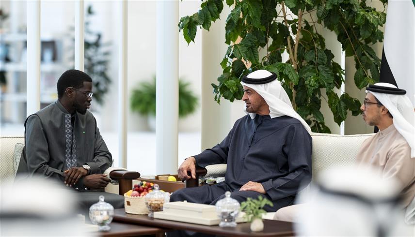 لقاء رئيس الدولة الشيخ محمد بن زايد آل نهيان بالرئيس السنغالي باسيرو دوماي فاي (وام)