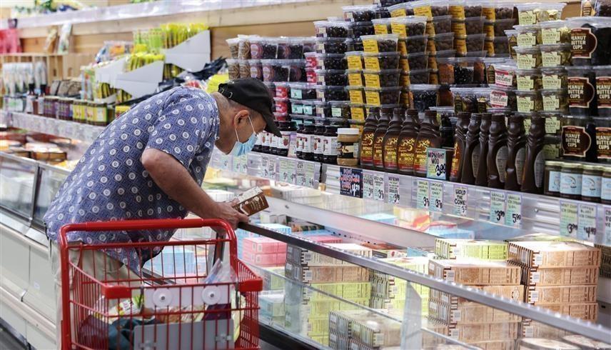 فاتورة المعيشة تثقل كاهل الأسر الأمريكية (رويترز) 