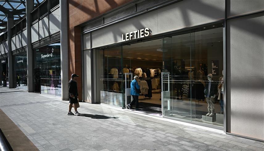 متجر Lefties للملابس (أ ف ب)