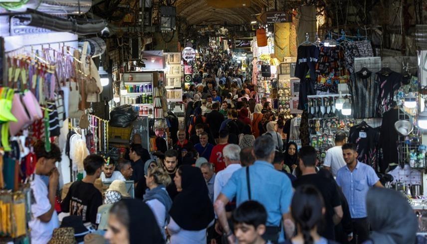 التضخم يضغط على الإيرانيين في ظل الحرب والحصار (أ ف ب)