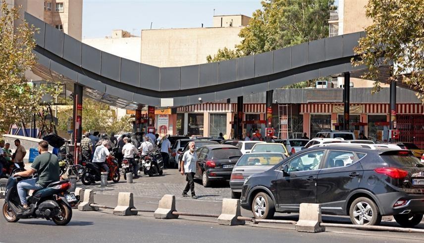 طوابير للحصول على الوقود في طهران (أ ف ب)