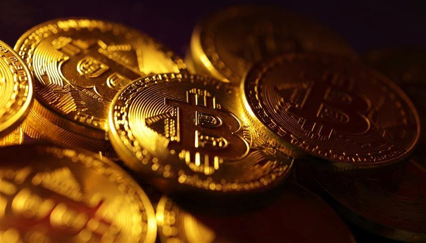 شعار عملة بيتكوين الرقمية (رويترز)