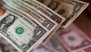 الدولار يرتفع واليورو يهبط بعد رفع المركزي الأوروبي الفائدة