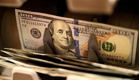 الدولار يستقر عند قمة شهرين.. السر في "الفائدة" ومكاسب النفط