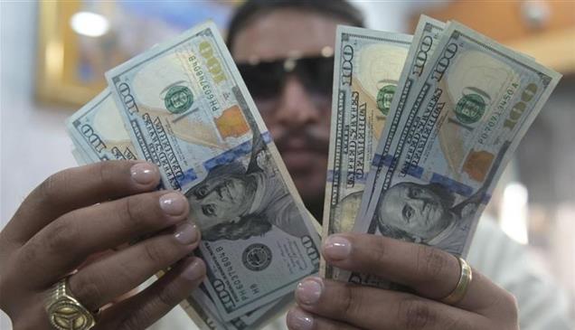 رفع الفائدة يدفع الدولار إلى أعلى مستوى في 7 أسابيع