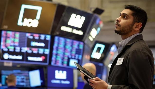 "وول ستريت" تتراجع بعد رفع الفائدة