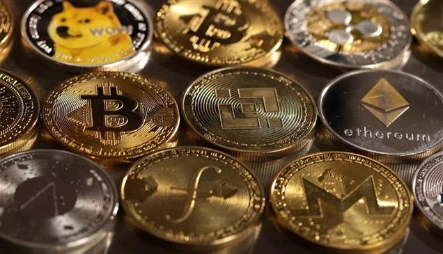 "بتكوين" تتراجع دون 84 ألف دولار.. والعملات البديلة تتقدم