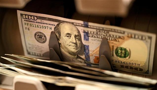 الدولار يستقر عند قمة شهرين.. السر في "الفائدة" ومكاسب النفط