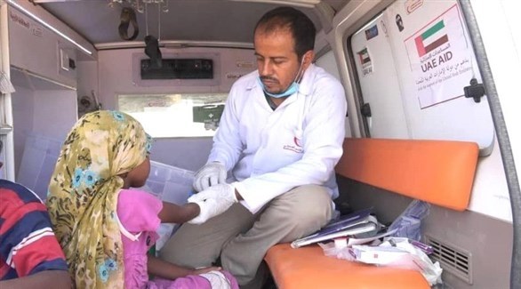 متطوع في عيادة إماراتية متنقلة في اليمن (عدن تايم)