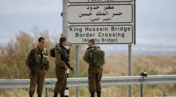 جنود من الجيش الإسرائيلي على جسر الملك حسين مع الأدرن (أرشيف)