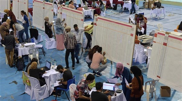 فرز الأصوات بعد الانتخابات التونسية (أ ف ب)