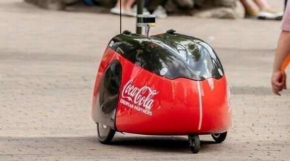 روبوت لتوصيل مشروبات كوكا كولا (ميرور)