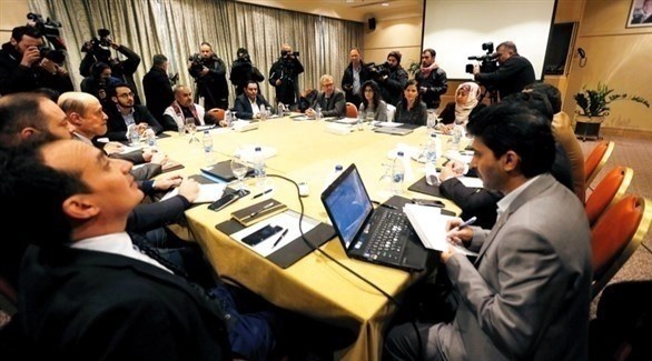 لقاء سابق بين ممثلي الحكومة اليمنية وميليشيا الحوثي في عمان (أرشيف)