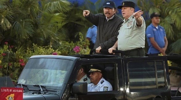 رئيس نيكاراغوا دانييل أورتيغا وقائد الجيش خوليو سيزار أفيليس كاستيلو (أرشيف)