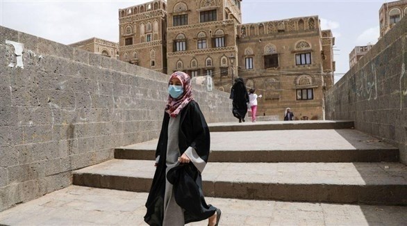 سيدة يمنية ترتدي كمامة للوقاية من كورونا (أرشيف)