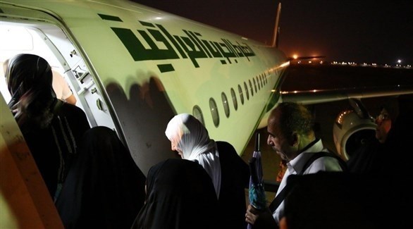 مسافرون يستعدون لدخول طائرة للخطوط الجوية العراقية (أرشيف)