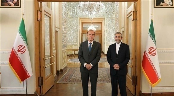 الموفد الأوروبي مع وزير الخارجية الإيراني في طهران (أرشيف / أ ف ب) 