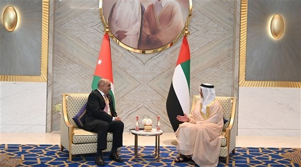 الشيخ سيف بن زايد ورئيس مجلس وزراء الأردن الخصاونة (تويتر)