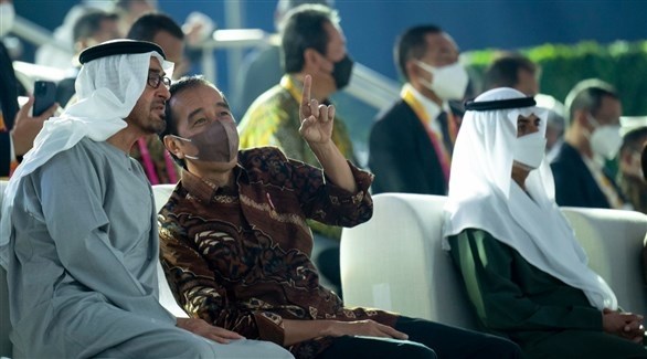 الشيخ محمد بن زايد والرئيس الإندونيسي جوكو ويدودو (وام)