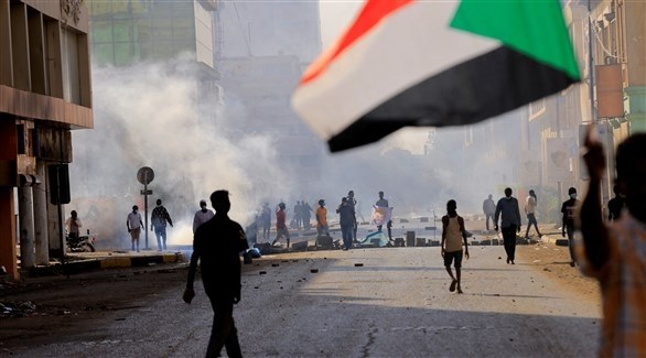 متظاهرون في السودان (أرشيف / رويترز)