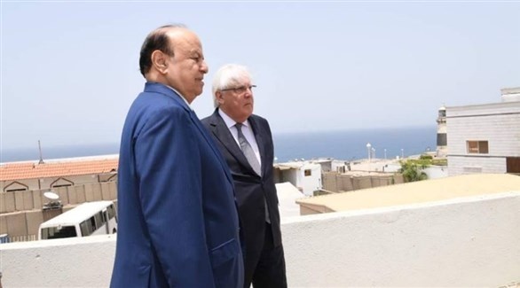 الرئيس اليمني هادي والمبعوث الأممي لليمن غريفيث (أرشيف)