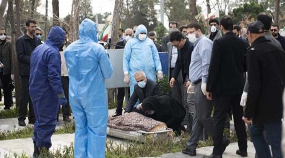 إيرانيون في جنازة أحد ضحايا كورونا (أرشيف)