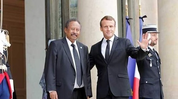 الرئيس الفرنسي ورئيس الوزراء السوداني (تويتر)