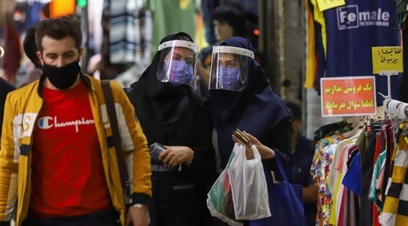 إيرانيون يرتدون الكمامات في طهران (أرشيف)