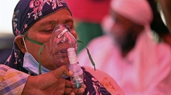 مواطنة هندية تتلقى العلاج من فيروس كورونا (أرشيف)