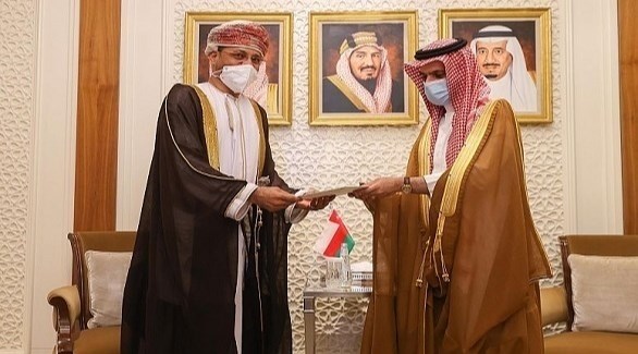 وزيرا الخارجية السعودي الأمير فيصل بن فرحان والعماني بدر البوسعيدي (واس)