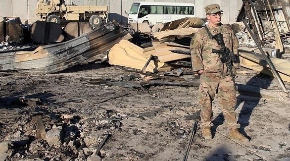 جندي أمريكي في قاعدة فيكتوريا قرب مطار بغداد بعد هجوم سابق (أرشيف)