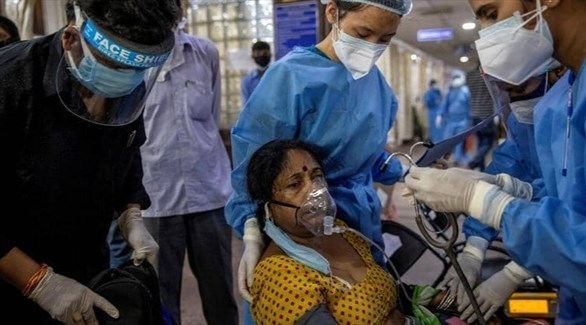 سيدة هندية تتلقى العلاج في إحدى المستشفيات (أرشيف)