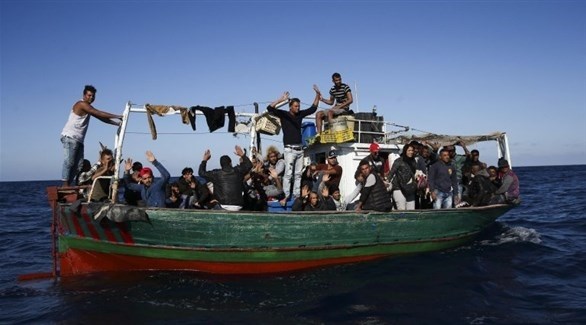 قارب يحمل مهاجرين في البحر الأبيض المتوسط (أرشيف)
