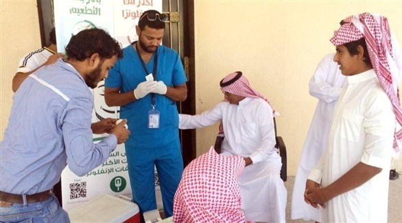 سعوديون في مركز للتطعيم ضد كورونا (أرشيف)