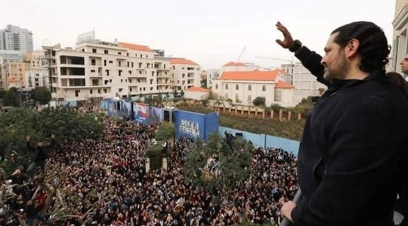 رئيس تيار المستقبل اللبناني سعد الحريري يحي مؤيديه (أرشيف)