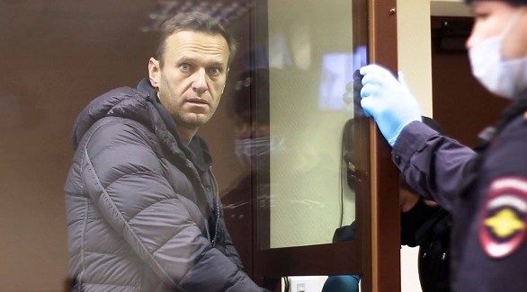 المعارض الروسي أليكسي نافالني في محكمة أثناء محاكمته (أرشيف)