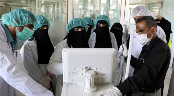 عاملون في الرعاية الصحية بمستشفى يمني (أرشيف)