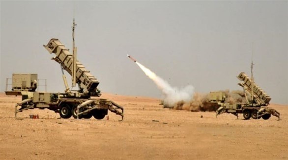 انطلاق صاروخ من الدفاعات الجوية السعودية نحو هدف حوثي معادٍ (أرشيف)