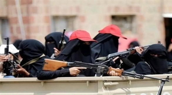 مجندات "زينبيات" تابعات لميليشيا الحوثي الإرهابية (عكاظ)