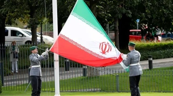جنديان ألمانيان خلال احتفالية بالسفارة الإيرانية (أرشيف / رويترز)