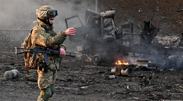 جندي روسي في إحدى المدن الأوكرانية (أرشيف)
