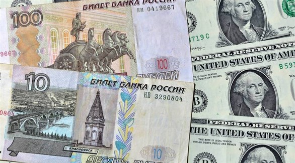 روبلات روسية ودولارات أمريكية (أرشيف)