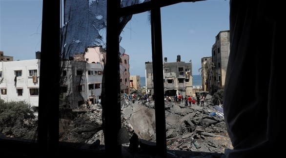آثار غارة إسرائيلية على أحد المنازل في غزة (رويترز)