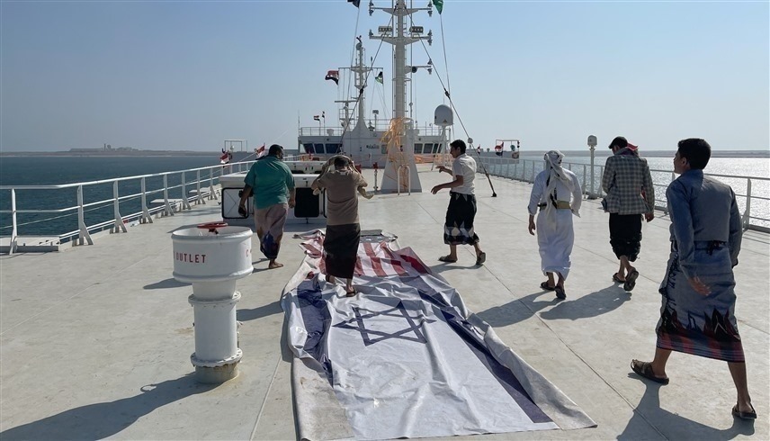 الحوثيون هددوا باستهداف السفن قبالة سواحل اليمن (رويترز)